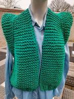 Nieuw handgebreid Gilet groen model Kiro by Kim, Ophalen of Verzenden, Nieuw, Groen