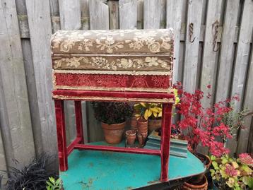 Antieke bruidskist + tafel +-1880 prachtig patina Miekje  beschikbaar voor biedingen