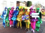 Carnaval thema puzzelstuk. 8 jurken. Kleurrijk!, Ophalen, Carnaval, Kleding, Geen merk