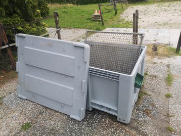 Accu- palletbox met deksel en slowfeederrek (en bevestiging) beschikbaar voor biedingen