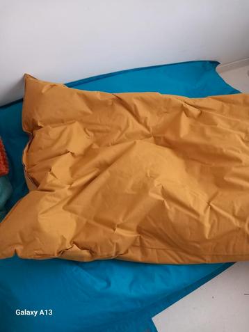 Zitzakken lebel & loungies beschikbaar voor biedingen