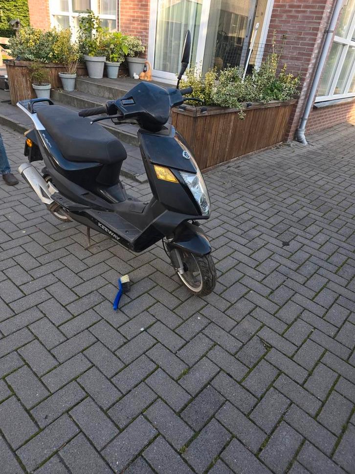Scooter met heel weinig kilometers, Fietsen en Brommers, Brommers | Overige merken, Zo goed als nieuw, Ophalen