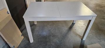 Uitschuifbare, witte eettafel beschikbaar voor biedingen