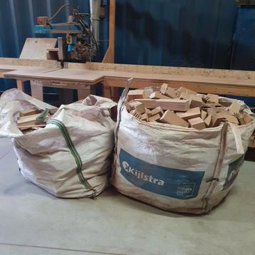 Bulkzakken kurkdroog stookhout, haardhout, eiken en meranti beschikbaar voor biedingen