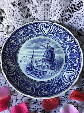 Wandbord Boch Belgium   Doorsnede 25 cm beschikbaar voor biedingen