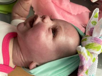 Lief poppenkind met moihair haartjes en magneet speentje. beschikbaar voor biedingen