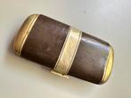 Antieke leren/metalen sigaretten etui, Verzamelen, Rookartikelen, Aanstekers en Luciferdoosjes, Verzenden, Gebruikt