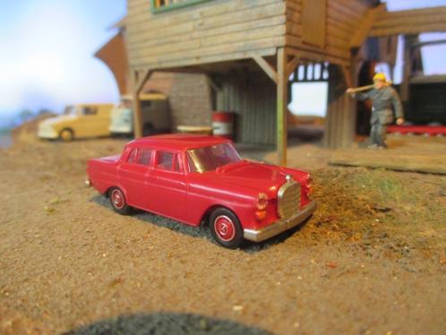 1964 Mercedes Benz W110 200 / 200D / 230 - Brekina rood, Hobby en Vrije tijd, Modelauto's | 1:87, Zo goed als nieuw, Auto, Brekina