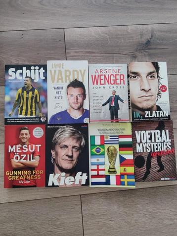 Set voetbalboeken en biografieën; Zlatan, Wenger, Kieft etc. beschikbaar voor biedingen
