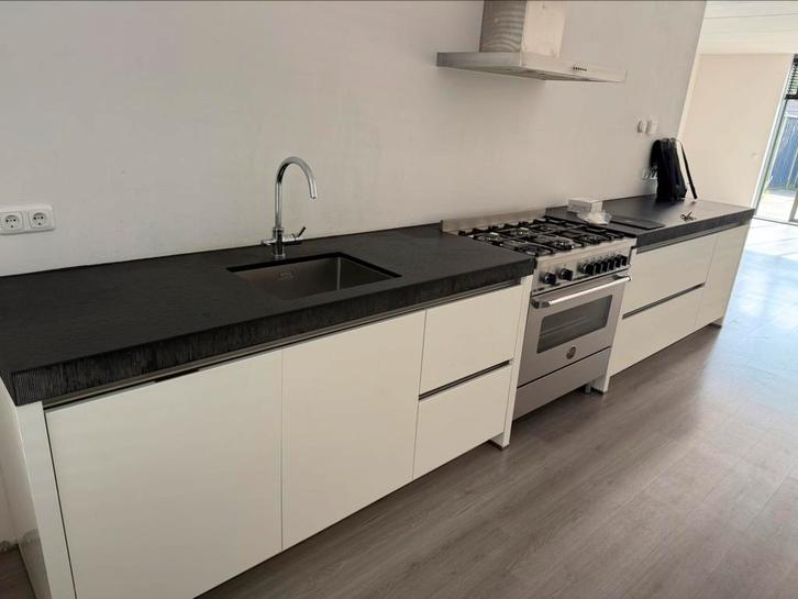 Complete keuken | AEG | greeploos | 2016 | wit glanzend, Huis en Inrichting, Keuken | Complete keukens, Zo goed als nieuw, Wit