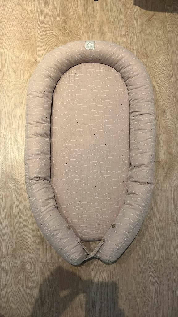 Babynestje poederroze/beige van Nanami, Kinderen en Baby's, Babywiegjes en Ledikanten, Zo goed als nieuw, Overige typen, Ophalen