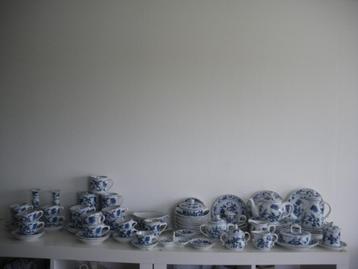 Blue Danube servies met rechte stempel beschikbaar voor biedingen