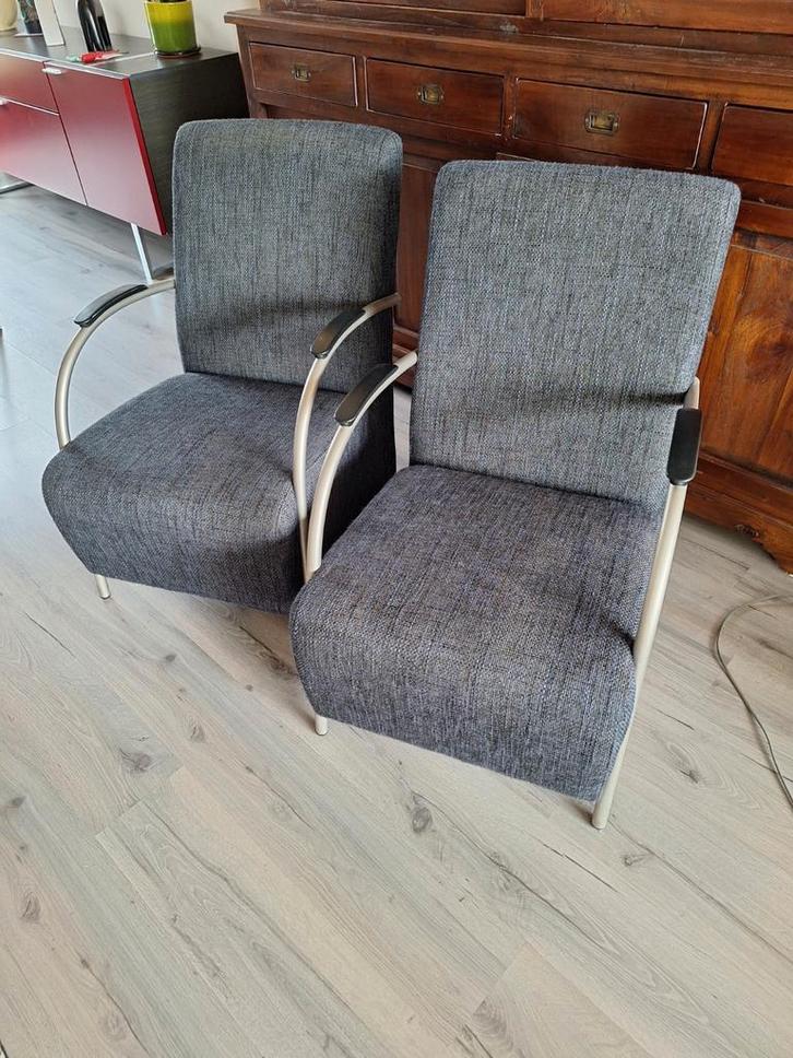 Twee grijze fauteuils met armleuningen, Huis en Inrichting, Fauteuils, Ophalen