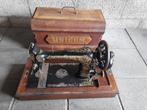 Voor sier/decoratie: oude vintage naaimachine merk Unicum, Ophalen