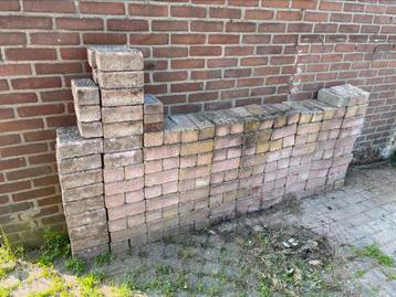 Klinkers gratis beschikbaar voor biedingen