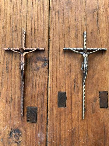 2 kruisbeelden beschikbaar voor biedingen