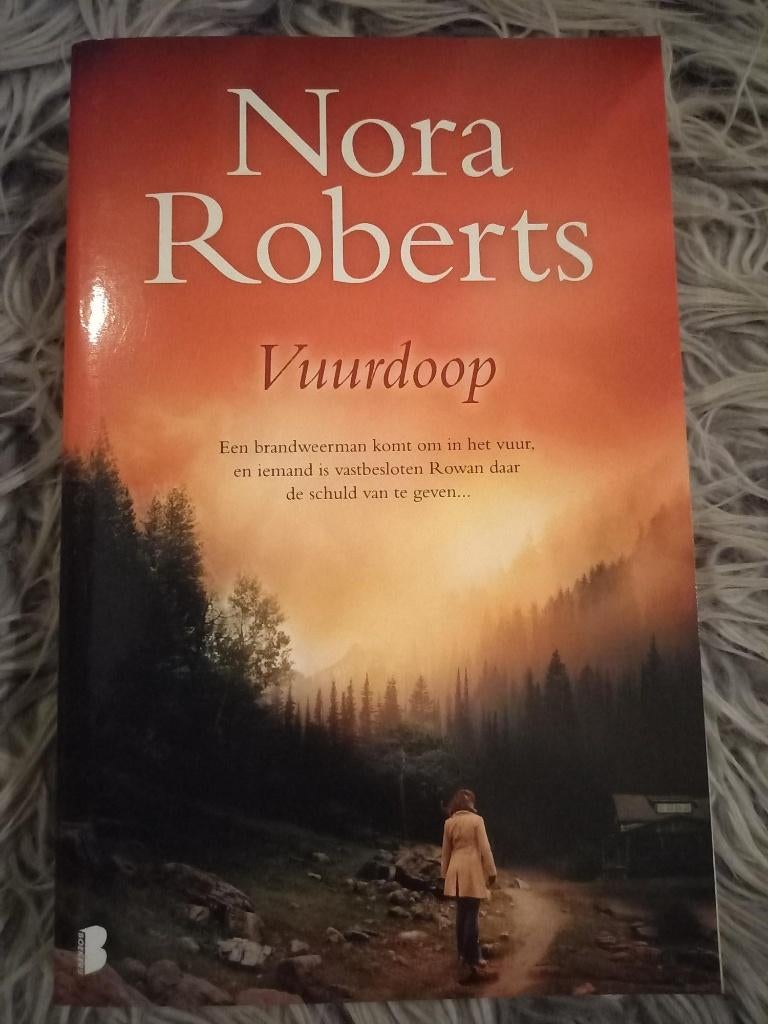 p1 Vuurdoop - Nora Roberts, Ophalen of Verzenden, Gelezen