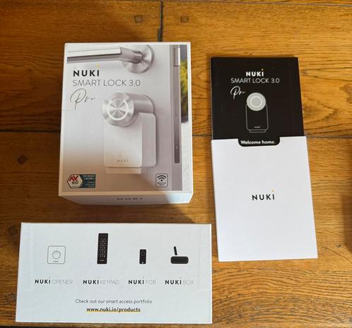 Nuki Smart Lock 3.0 + Bridge - Nieuwstaat, Doe-het-zelf en Verbouw, Alarmsystemen, Zo goed als nieuw, Compleet systeem, Raam of Deur