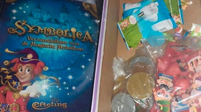 Efteling Symbolica munten, carnaval popjes en paar dwergen, Verzamelen, Efteling, Gebruikt, Beeldje of Poppetje, Ophalen of Verzenden