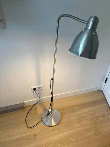 Gratis op te halen IKEA lamp beschikbaar voor biedingen
