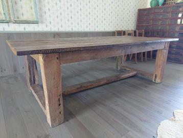 Stoere tafel van oude eiken planken en balken (handgemaakt) beschikbaar voor biedingen