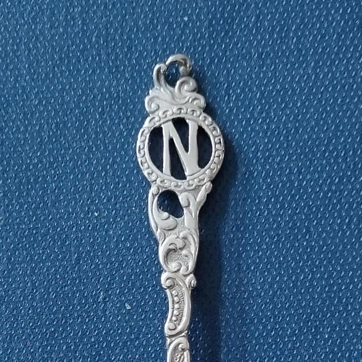 verzilverd letterlepeltje letter N (DD 90), Antiek en Kunst, Antiek | Bestek, Ophalen of Verzenden