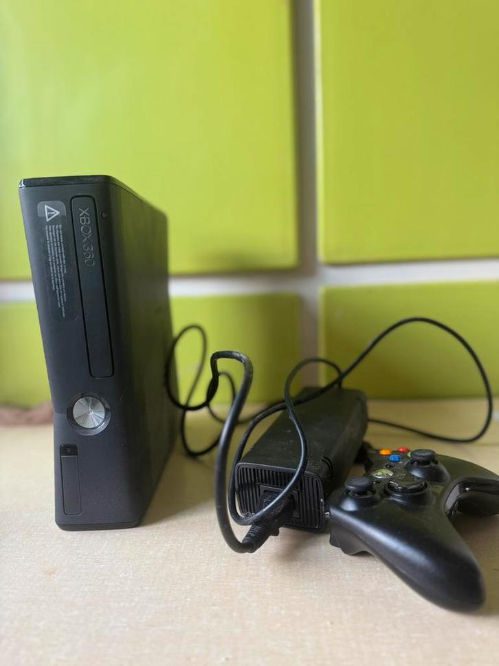 Xbox 360, Spelcomputers en Games, Spelcomputers | Xbox 360, Gebruikt, 60 GB, Met 1 controller, Verzenden