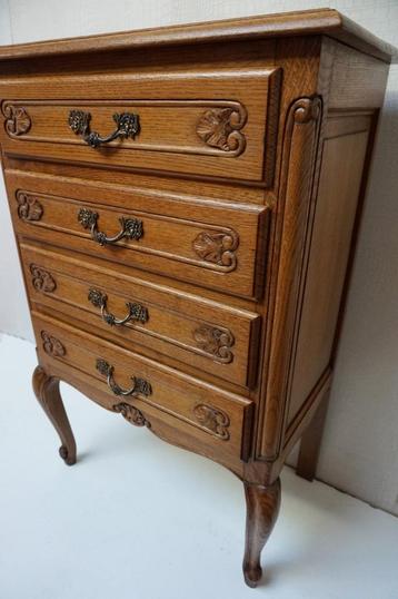 Vintage eiken ladekastje, nachtkastje beschikbaar voor biedingen