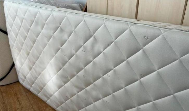 Nette Avek mattas 90x210, Huis en Inrichting, Slaapkamer | Matrassen en Bedbodems, Gebruikt, 90 cm, 210 cm, Eenpersoons, Ophalen of Verzenden