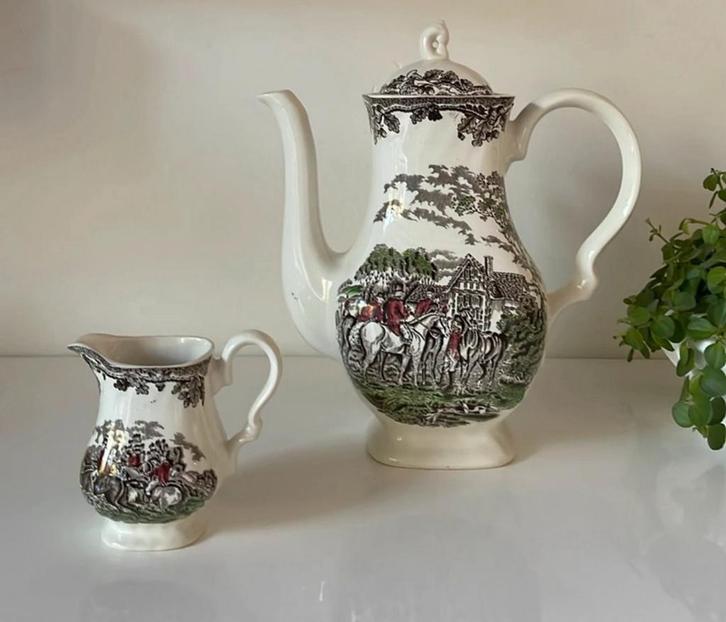 Myotts Country Life koffiepot en melkkan, Huis en Inrichting, Keuken | Servies, Zo goed als nieuw, Overige typen, Overige stijlen