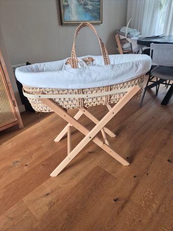 Mozesmandje  beschikbaar voor biedingen