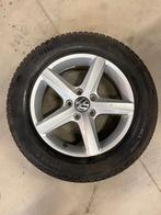 Winterbanden met Volkswagen velg 215/60R16, Auto-onderdelen, 16 inch, Banden en Velgen, Personenwagen, Gebruikt
