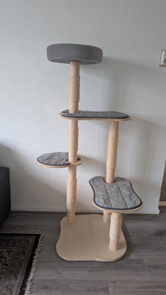 Mooie stevige krabpaal in hele goede staat - 157 cm, Dieren en Toebehoren, Krabmeubelen, Zo goed als nieuw, Ophalen