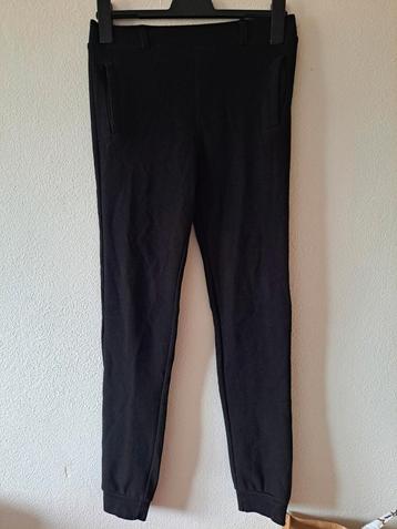 Zwarte broek maat 158 (kids) beschikbaar voor biedingen
