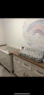 Landelijk model babykamer commodekast en baby/peuterbed, Ophalen of Verzenden, Gebruikt, Jongetje of Meisje