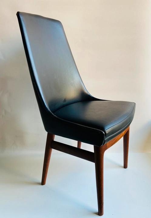 Mid Century teak stoel Scandi , Opknapper, Huis en Inrichting, Stoelen, Gebruikt, Eén, Hout, Zwart, Ophalen of Verzenden