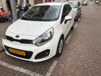 Kia Rio 1.2 I 5DRS 2013 Wit, Auto's, Kia, 450 kg, 4 cilinders, Wit, Origineel Nederlands