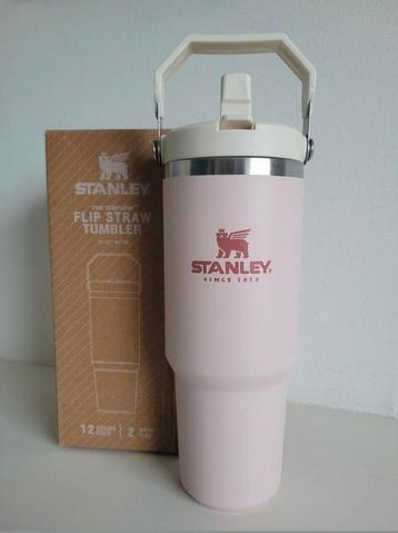 Nieuwe Stanley Cup Flip Straw Tumbler beschikbaar voor biedingen