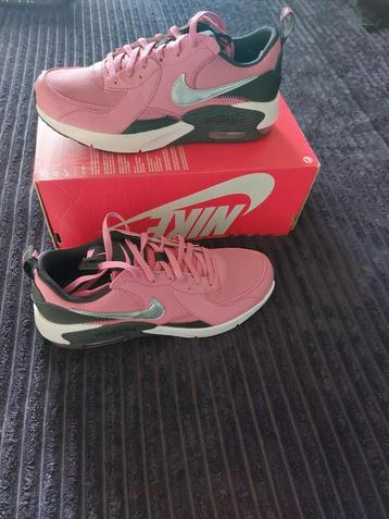 Nike Air Max Excee - Maat 37.5 - Nieuw! beschikbaar voor biedingen