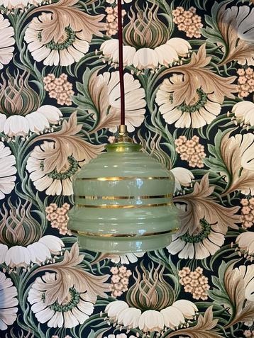 Vintage glazen hanglampje groen met gouden randen beschikbaar voor biedingen