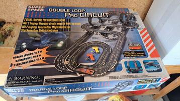 Super Speed Double Loop Pro Circuit Racebaan beschikbaar voor biedingen