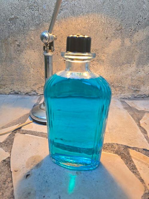 Grote antieke shampoo fles CADORICIN
1000cc bakeliete dop, Antiek en Kunst, Antiek | Glas en Kristal, Ophalen of Verzenden