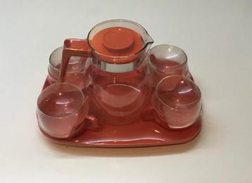 Nieuwe set van 4 oranje theekopjes met kan en dienblad beschikbaar voor biedingen