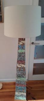 Prachtige vloerlamp met houten voet, Huis en Inrichting, Lampen | Vloerlampen, Ophalen, Zo goed als nieuw, Hout, 150 tot 200 cm