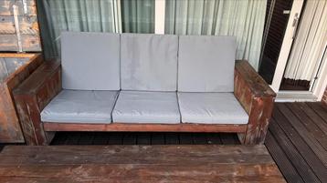 Complrte steigerhouten lounge set met kussen en kussenkist beschikbaar voor biedingen