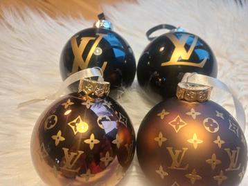 Kerstballen Calvin Klein Prada Gucci Dior Chanel kerst🎄🎄🎄 beschikbaar voor biedingen