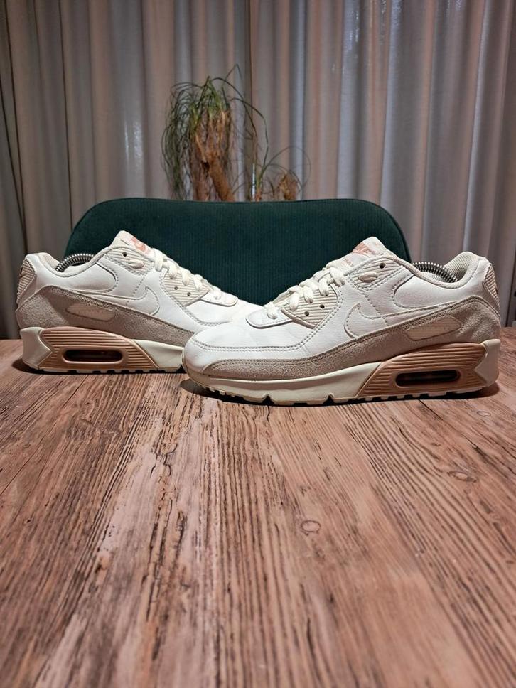 Nike Air Max 90 Leather 'White & Bronze' Size 39, Kleding | Dames, Schoenen, Gedragen, Sneakers of Gympen, Wit, Ophalen of Verzenden