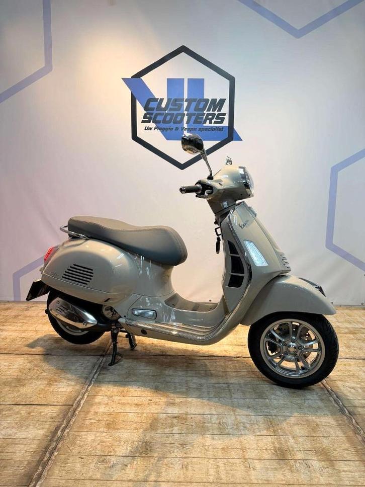 Vespa GTS 300 2025 Beige Avvolgente motor scooter, Motoren, Motoren | Piaggio, Bedrijf, Scooter, 12 t/m 35 kW, 1 cilinder, Minimaal motorrijbewijs A2