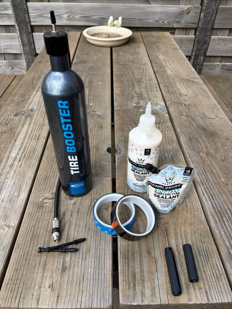 Tubeless set: Tire Booster, tape, ventielen, plug en sealant, Overige typen, Ophalen of Verzenden, Mountainbike, Nieuw
