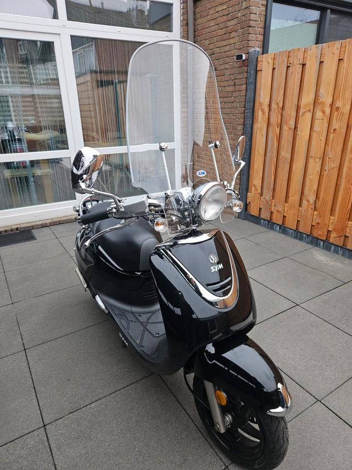 Zwarte SYM Allo scooter  2237km, Fietsen en Brommers, Scooters | SYM, Zo goed als nieuw, Allo, Maximaal 25 km/u, Benzine, Ophalen
